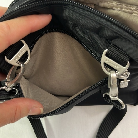 Bagagllini Triple Zip Bagg - Crossbody Belt Black - Like New - Picture 13 of 16